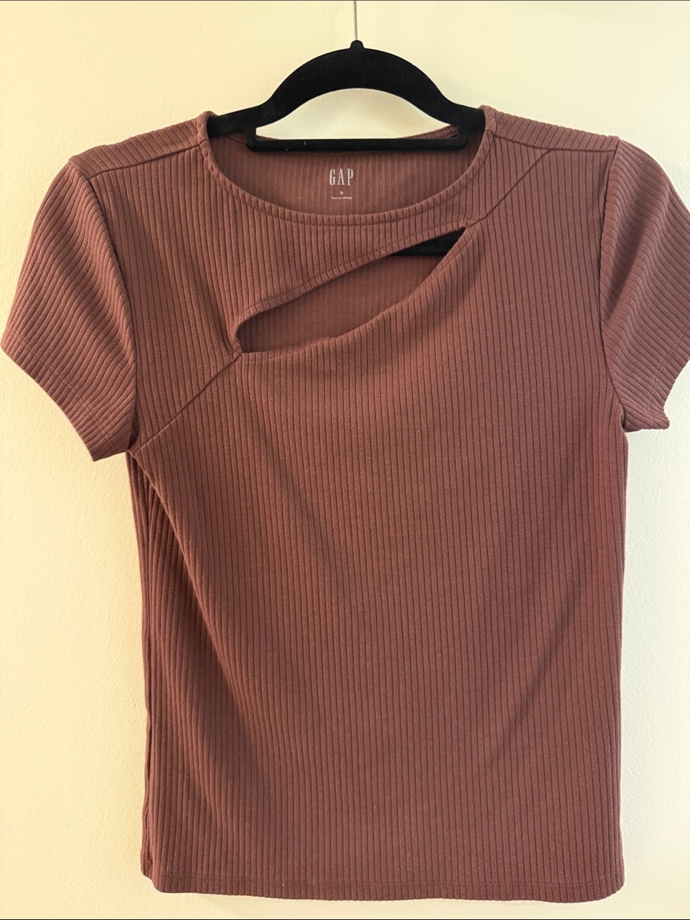 Women’s GAP Ribbed Short-Sleeve Cutout Top in Brown Size M